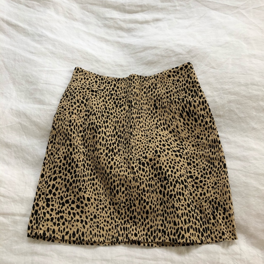 BRANDY MELVILLE iconic mini skirt